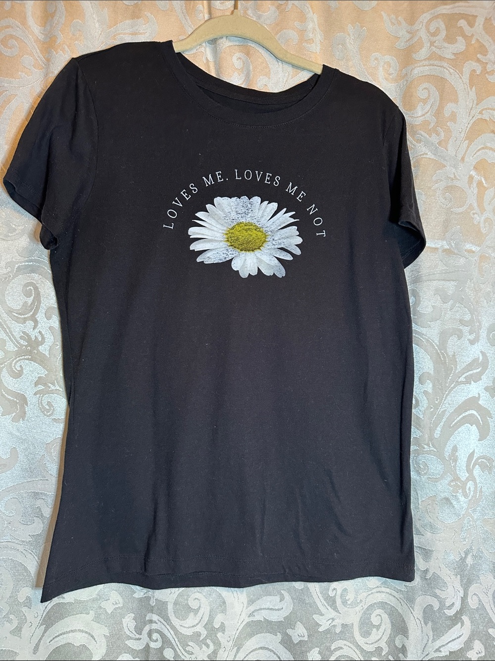 Aeropostale Black Daisy Graphic Tee with Yellow Center Loves Me, Loves Me Not